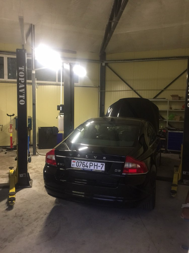Ремонтный бокс СТО «АвтоРосквит»